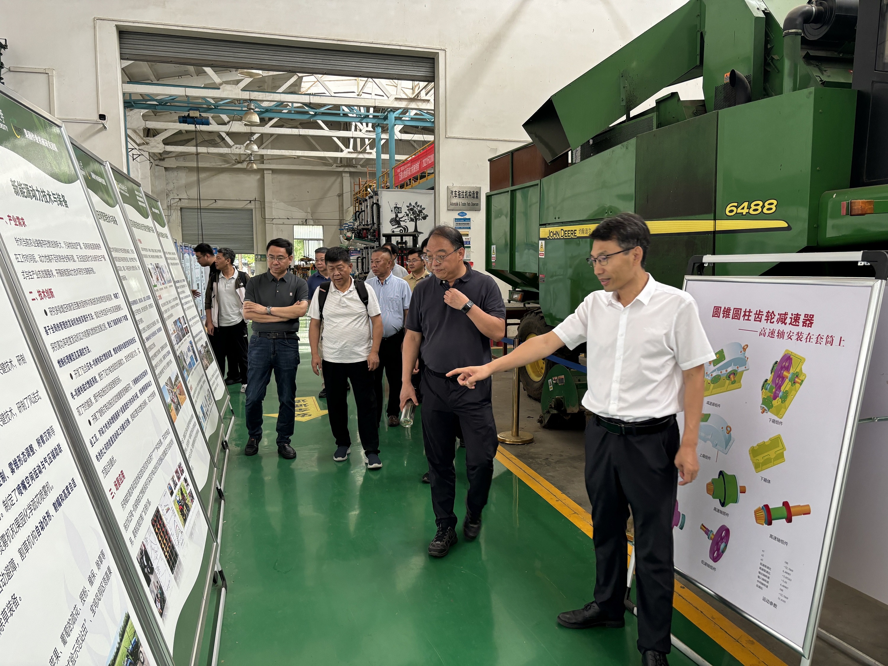 参观六合彩走势图
农机实验室.jpg