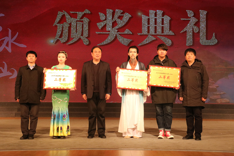 457b4821e0d7446b8d52303324737de1.jpg 颁奖_副本.jpg