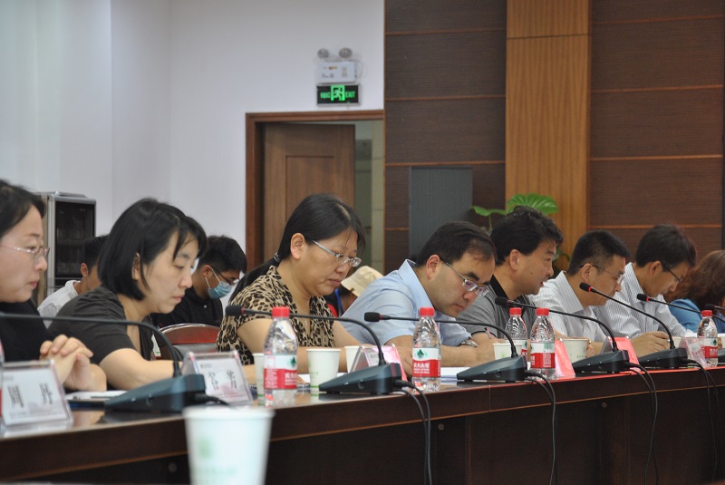 f89a6a12edd54988b3ae4cd0d6012450.jpg 2校内参会领导与教师代表.JPG