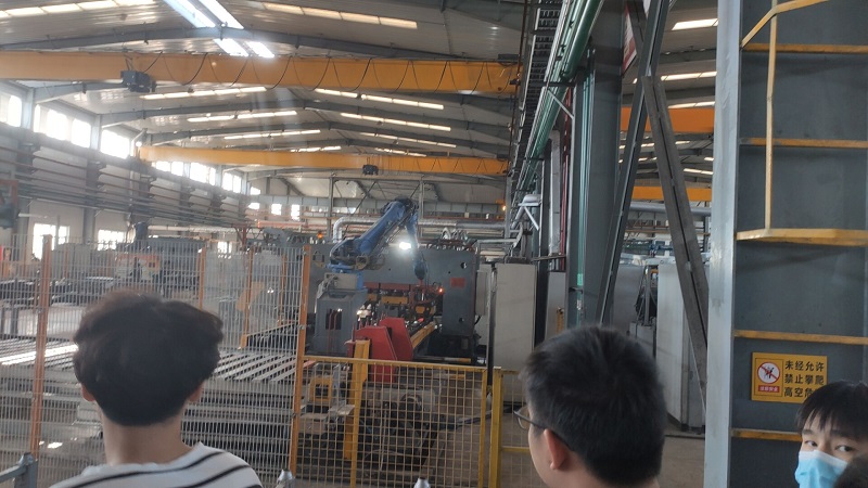 de3dee22cb454987a119a5eba36d328e.jpg 学生实习参观.jpg