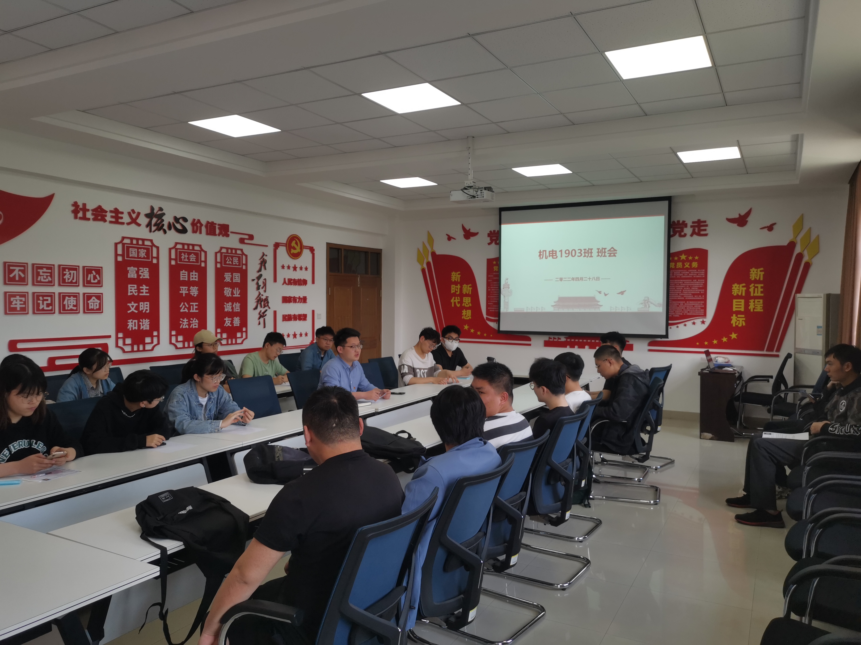 09892dc0d7c94a1197cf2872a46d69a2.jpg 09892dc0d7c94a1197cf2872a46d69a2.jpg